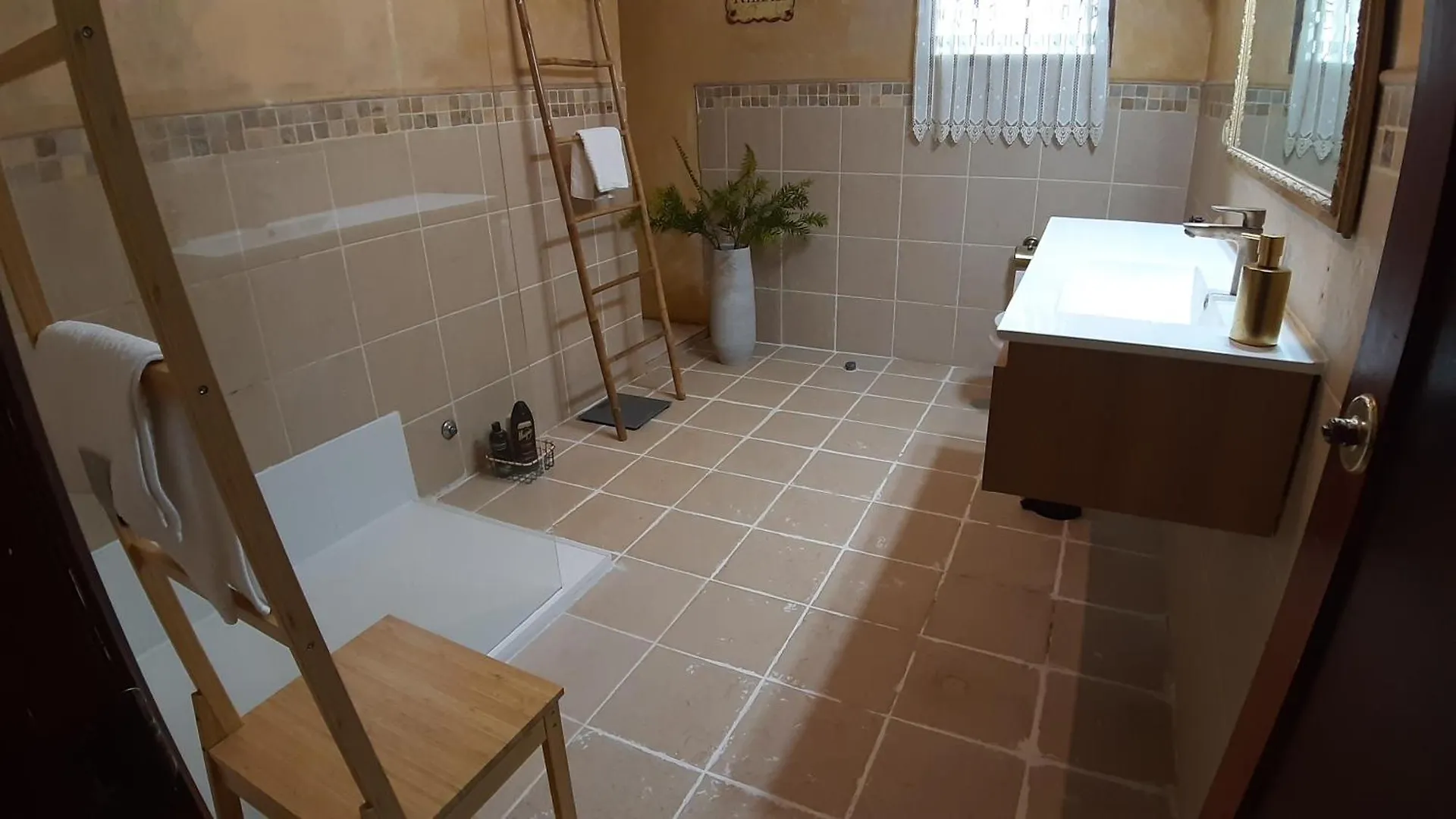 Habitacion Con Balcon Y Banos Privados. Tacoronte Homestay